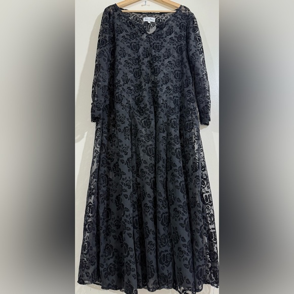 Paris Blues Dresses & Skirts - Paris Blues Black Floral Velvet Flocked Maxi Dress